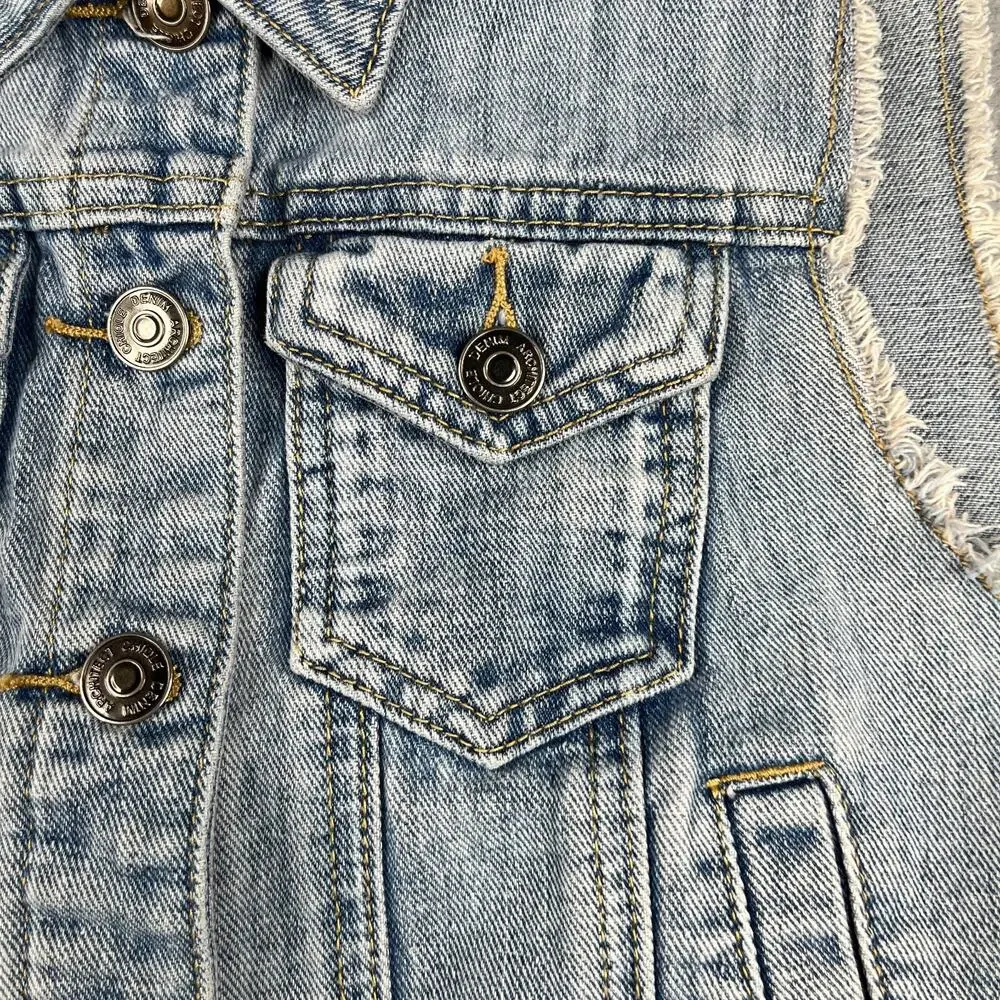 Chiqle Denim Vest Jacket Button Up Youth Girls Size Medium Blue Pockets